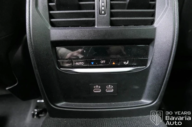 BMW 330 i xDrive Touring M Sport Paket Sportautomatic, снимка 11 - Автомобили и джипове - 52669793