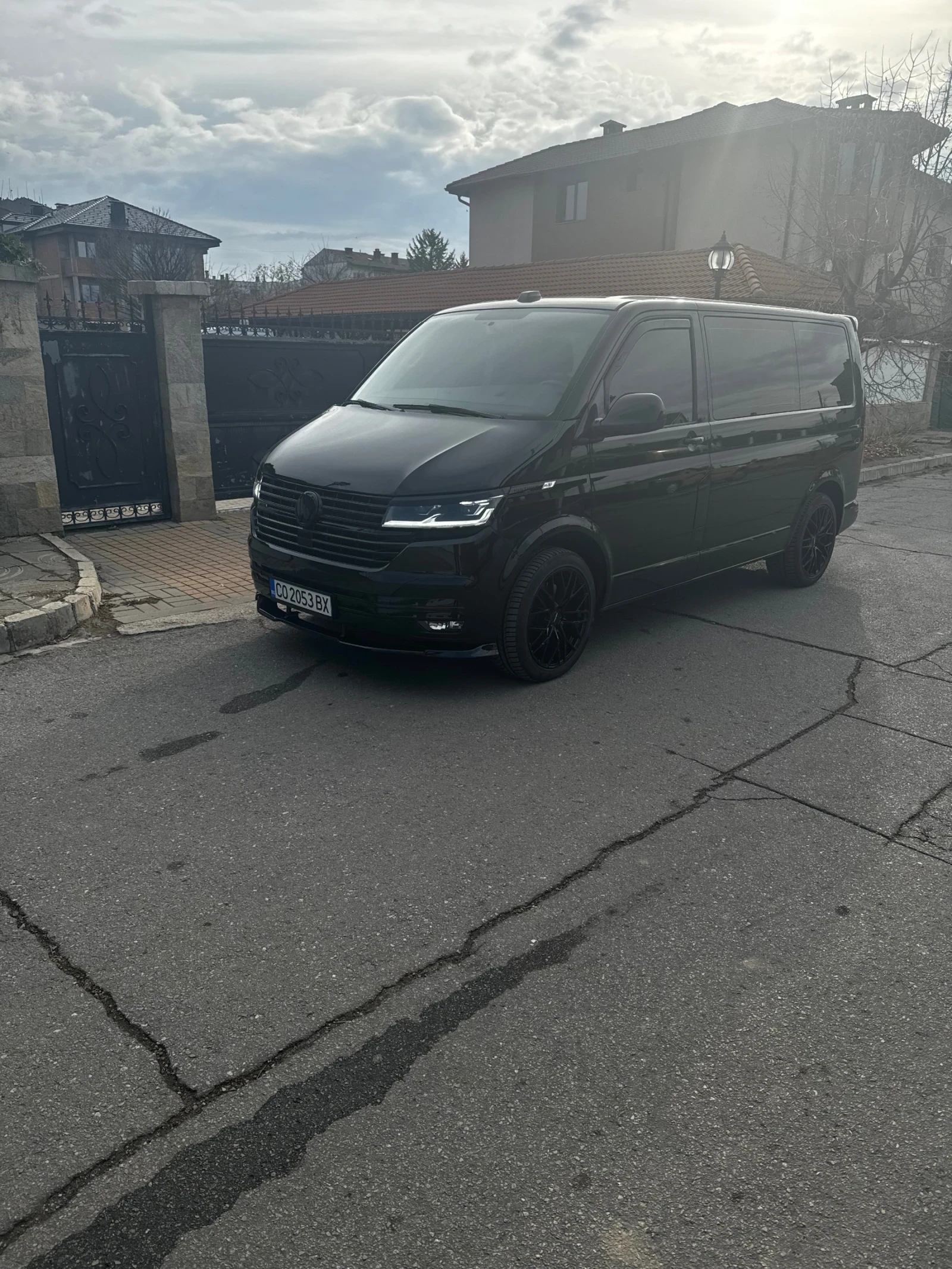 VW Multivan T6, 4motion, R-cam, 19, ACC, AHK, DAB - изображение 2