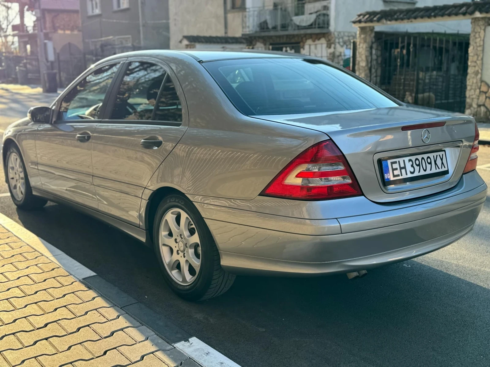 Mercedes-Benz C 200  - изображение 7
