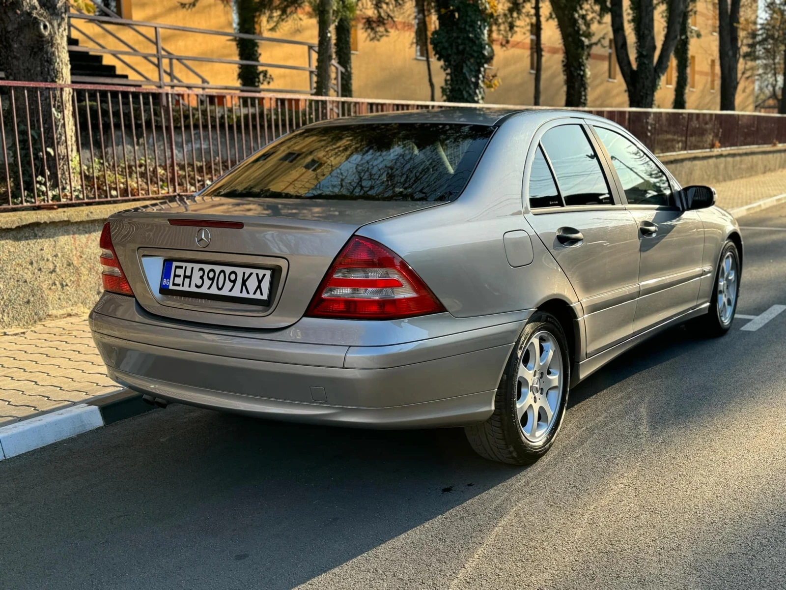 Mercedes-Benz C 200  - изображение 5