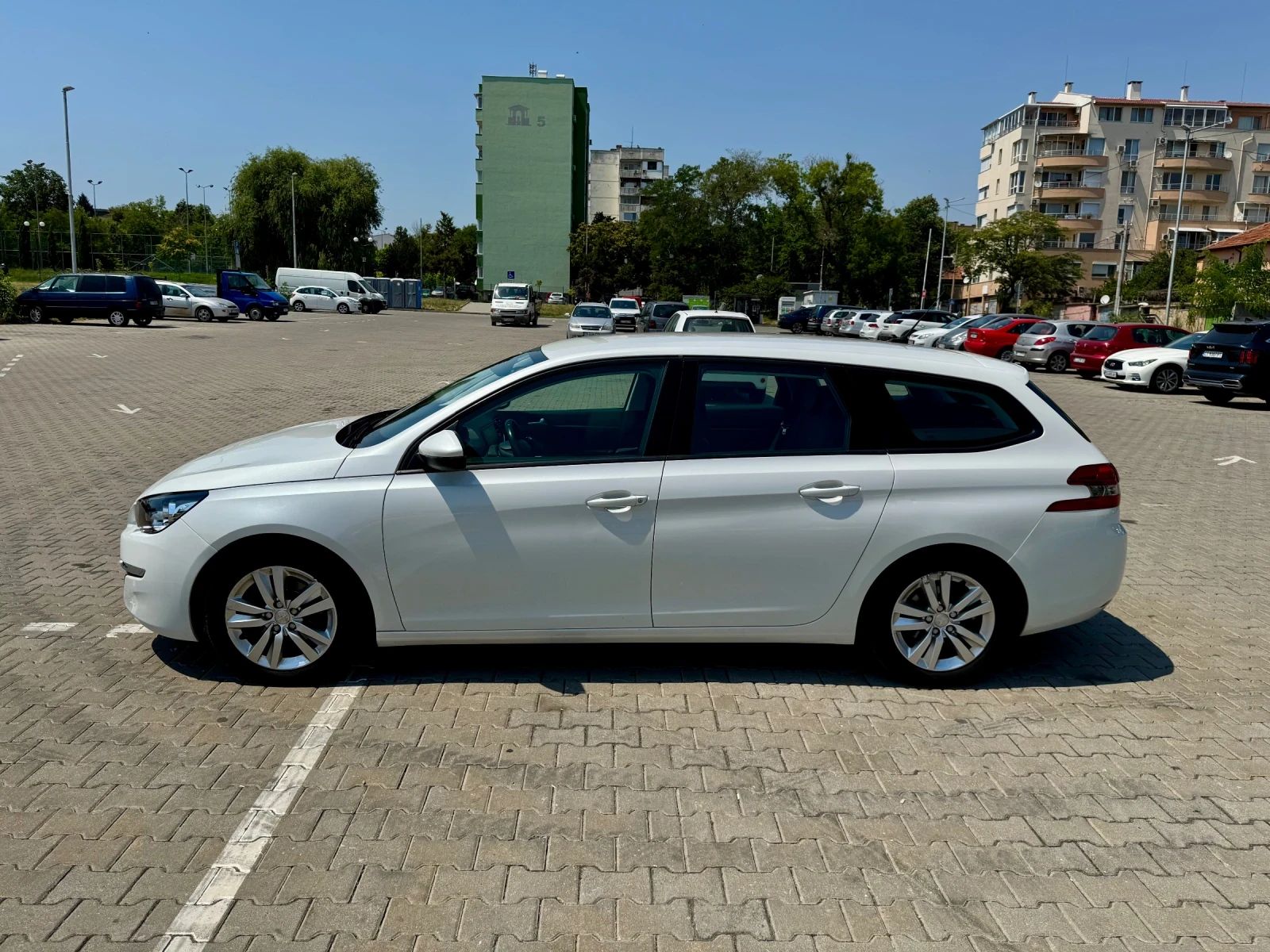 Peugeot 308 1.6 BlueHDI  БЯЛА ПЕРЛА | КОЖЕН САЛОН | НАВИГАЦИЯ  - изображение 7