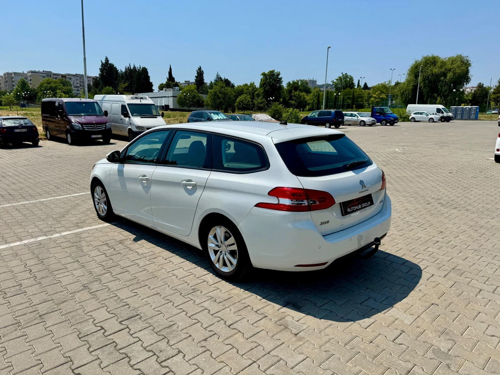 Peugeot 308 1.6 BlueHDI  БЯЛА ПЕРЛА | КОЖЕН САЛОН | НАВИГАЦИЯ  - изображение 6