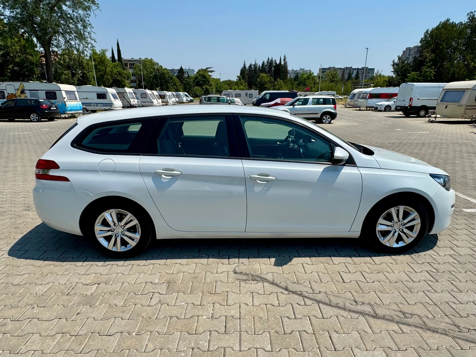 Peugeot 308 1.6 BlueHDI  БЯЛА ПЕРЛА | КОЖЕН САЛОН | НАВИГАЦИЯ  - изображение 8