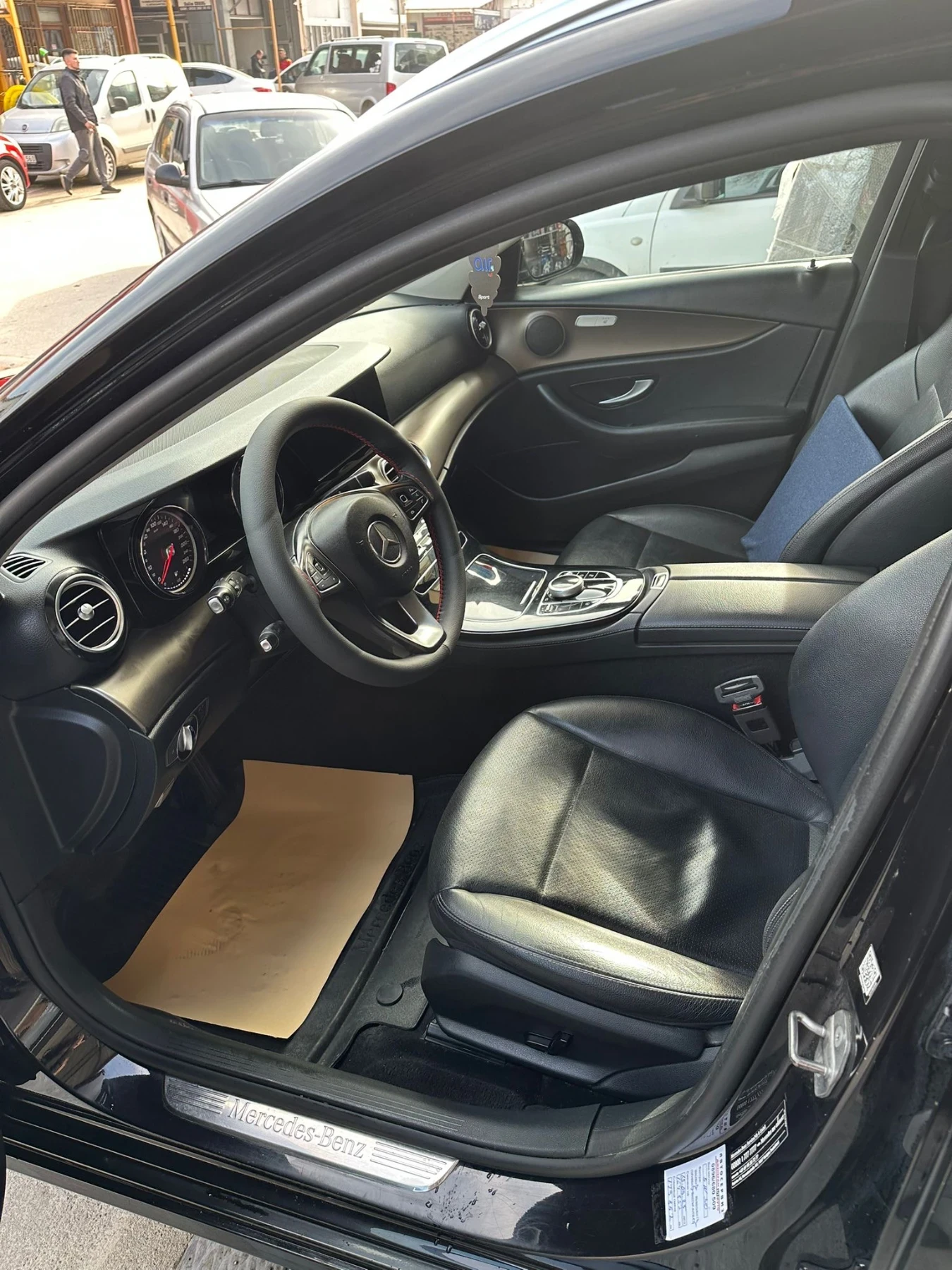 Mercedes-Benz E 200  - изображение 7