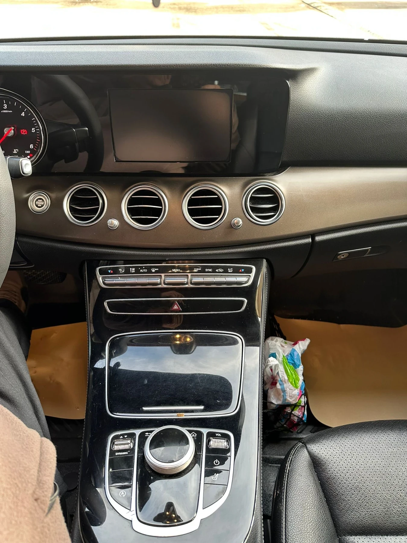 Mercedes-Benz E 200  - изображение 8