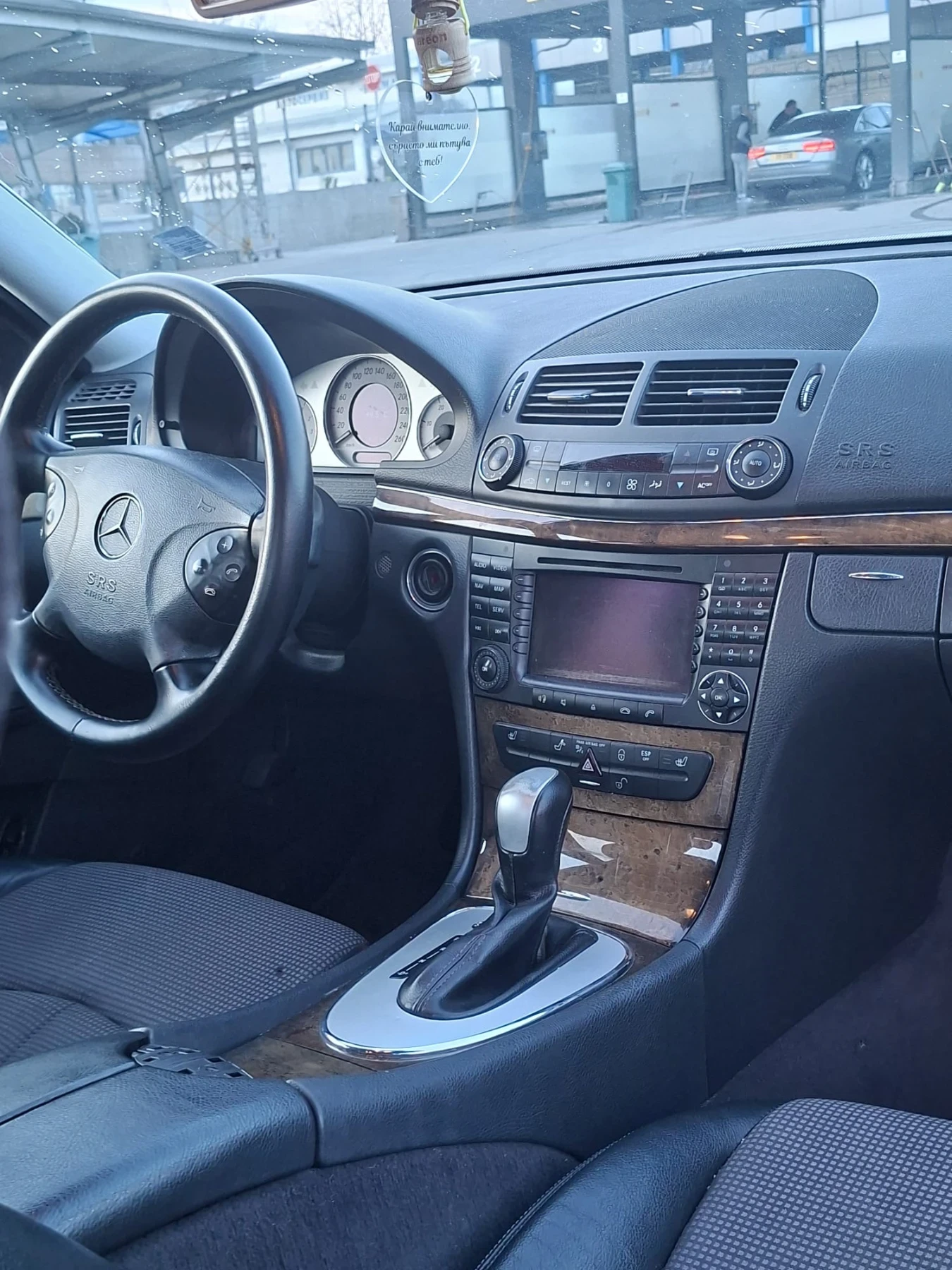 Mercedes-Benz E 320 Cdi, снимка 11 - Автомобили и джипове - 53906342