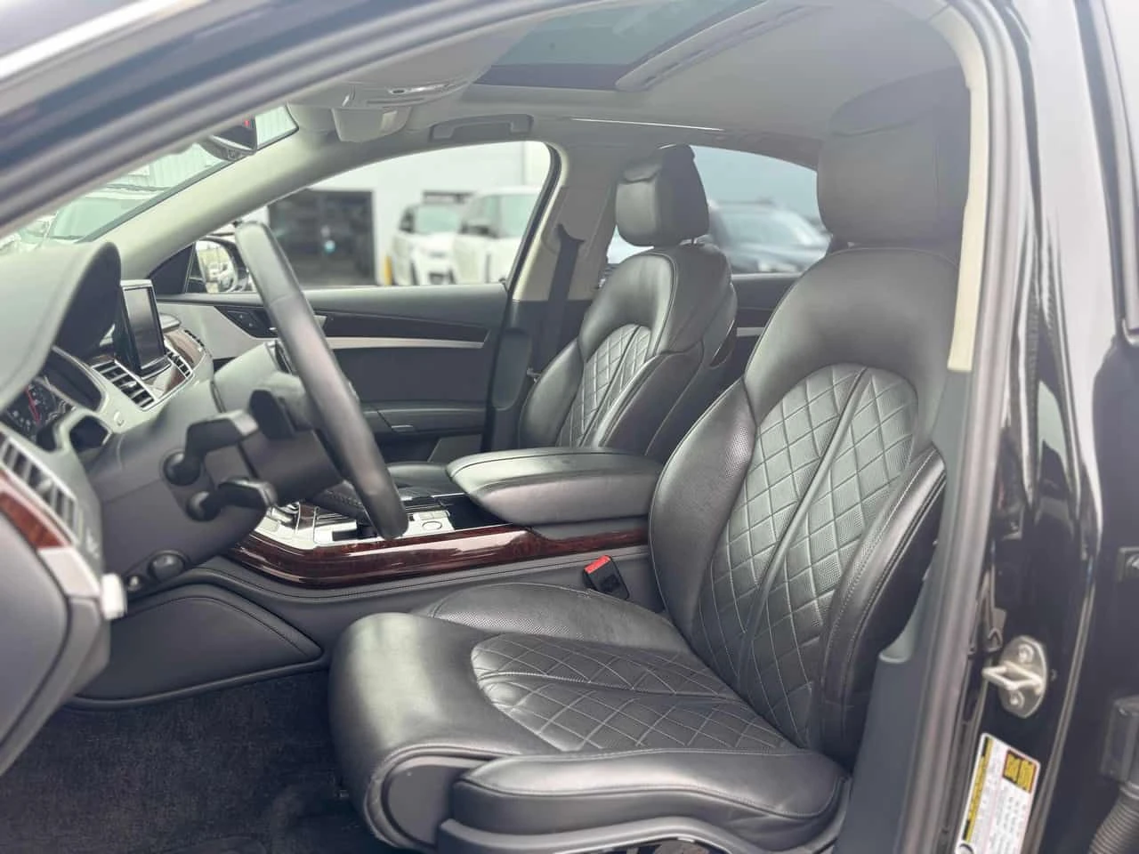 Audi A8 * Premium 3.0T * ПОДГРЕВ* ПАНО* KEYLESS* , снимка 11 - Автомобили и джипове - 54170688