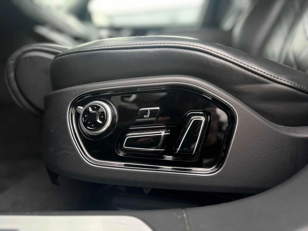 Audi A8 * Premium 3.0T * ПОДГРЕВ* ПАНО* KEYLESS* , снимка 12 - Автомобили и джипове - 54170688