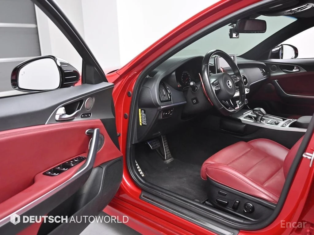 Kia Stinger GT* TURBO* AWD* ХЕДЪП* ОБДУХВАНЕ* 360КАМЕРА* LANE*, снимка 13 - Автомобили и джипове - 54456044
