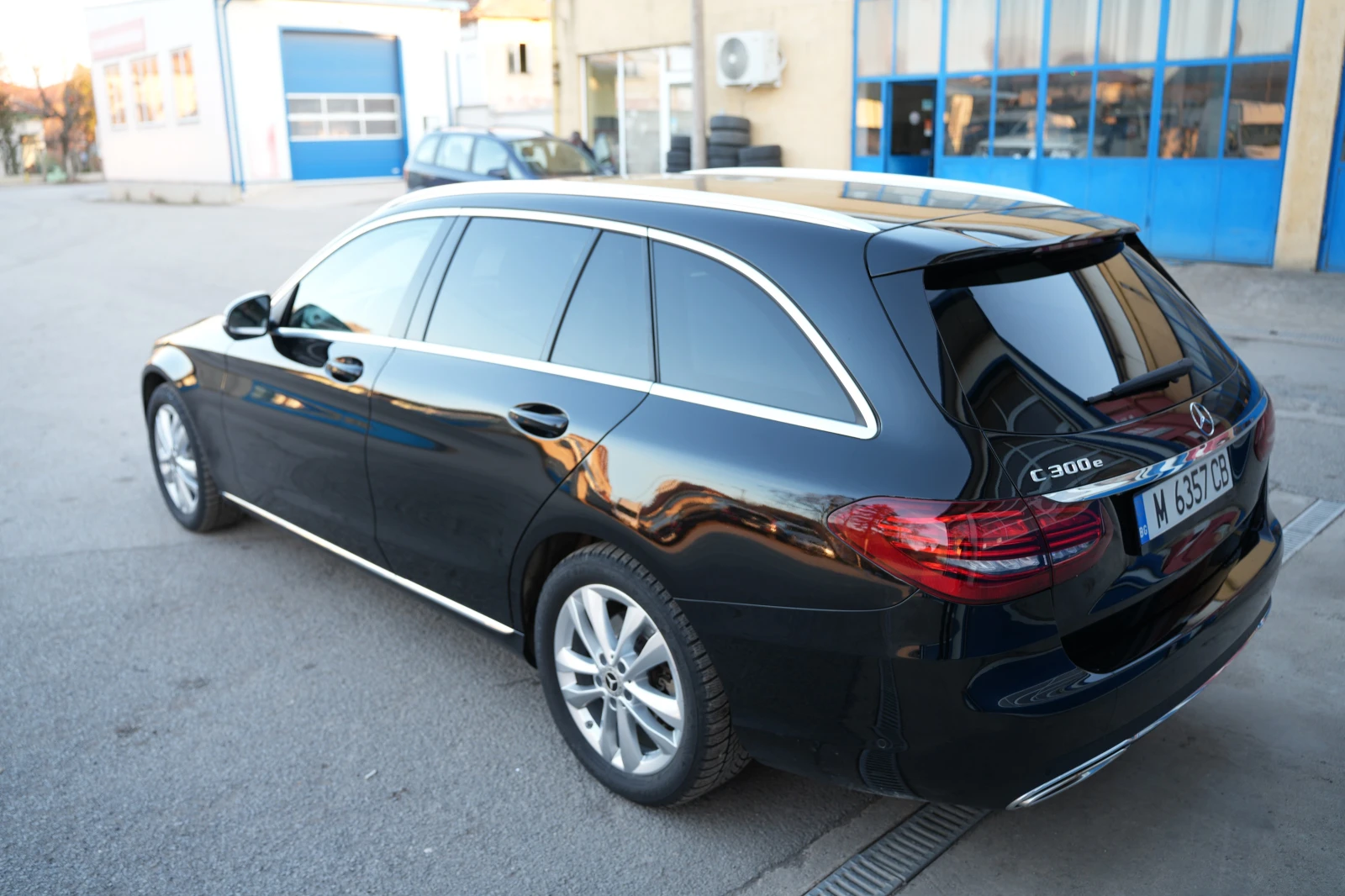 Mercedes-Benz C 300 e, снимка 4 - Автомобили и джипове - 54802130
