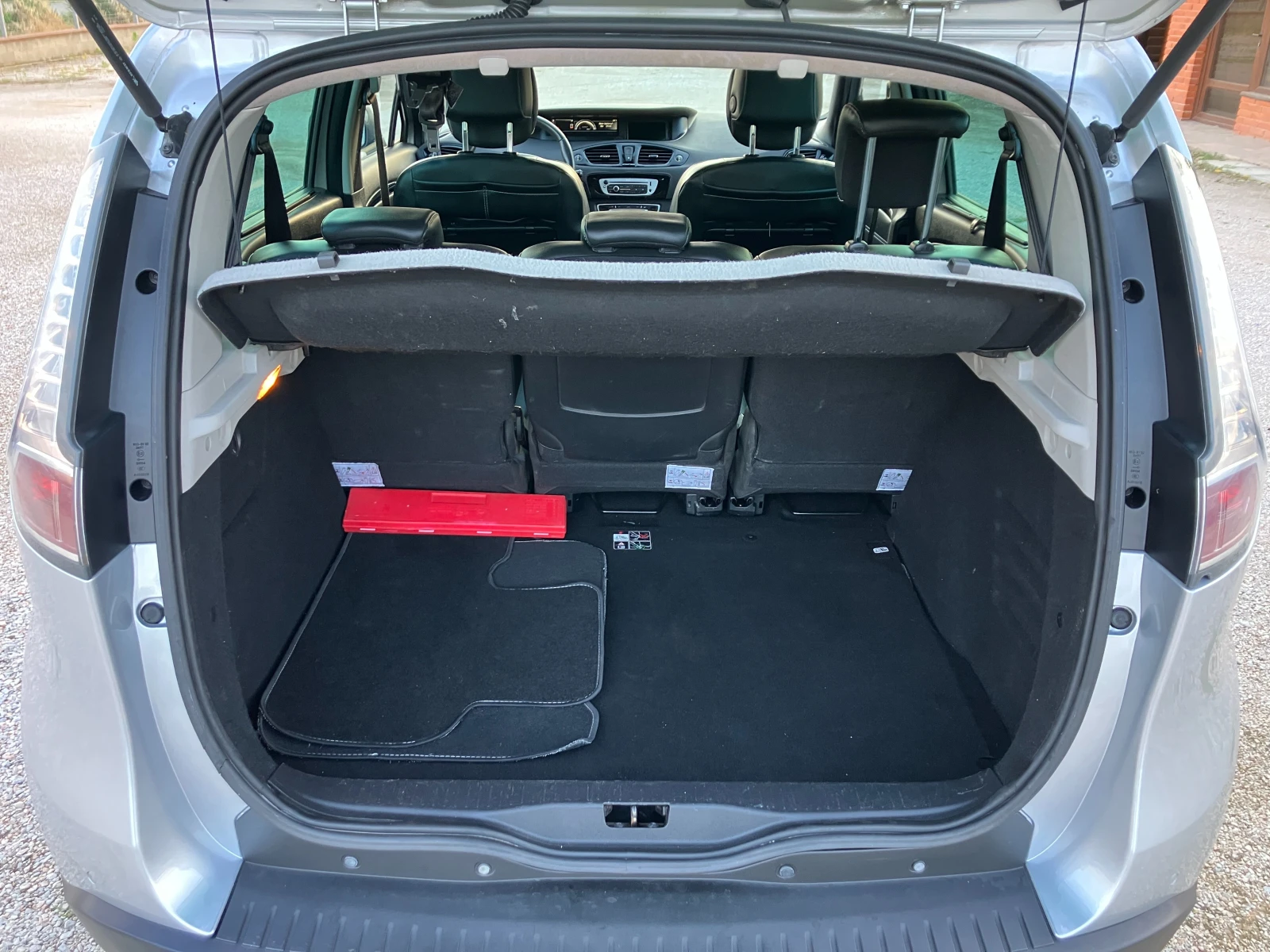 Renault Scenic 1.5 DCI, снимка 16 - Автомобили и джипове - 55406976