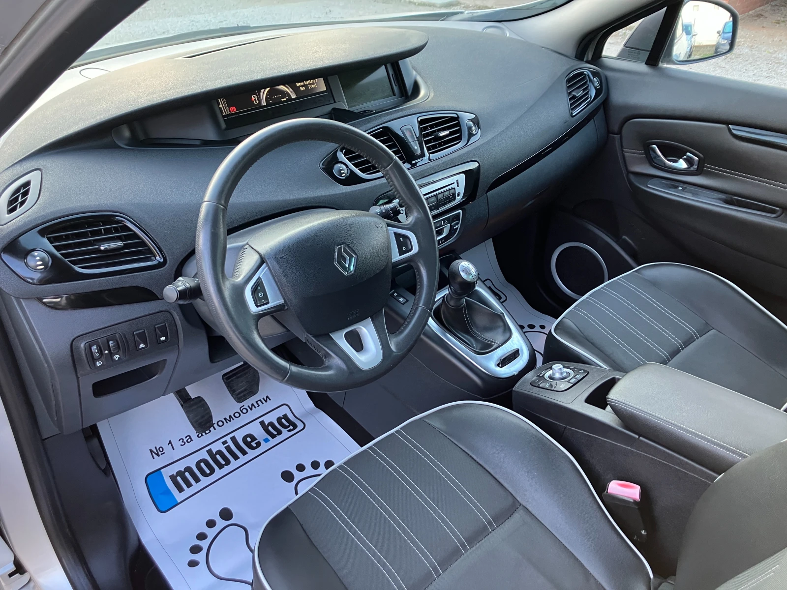 Renault Scenic 1.5 DCI, снимка 13 - Автомобили и джипове - 55406976