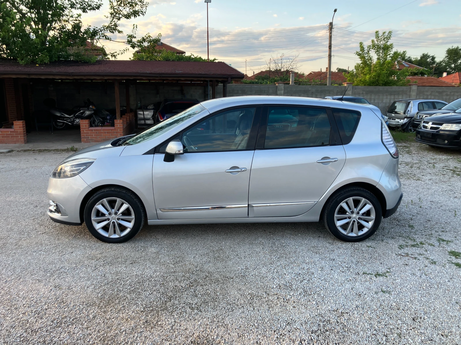Renault Scenic 1.5 DCI, снимка 6 - Автомобили и джипове - 55406976