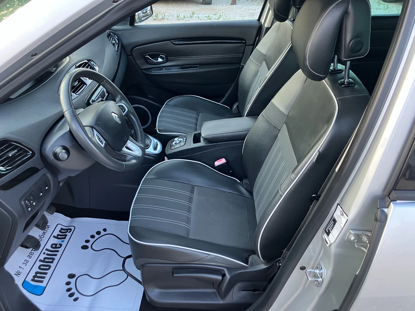 Renault Scenic 1.5 DCI, снимка 12 - Автомобили и джипове - 55406976
