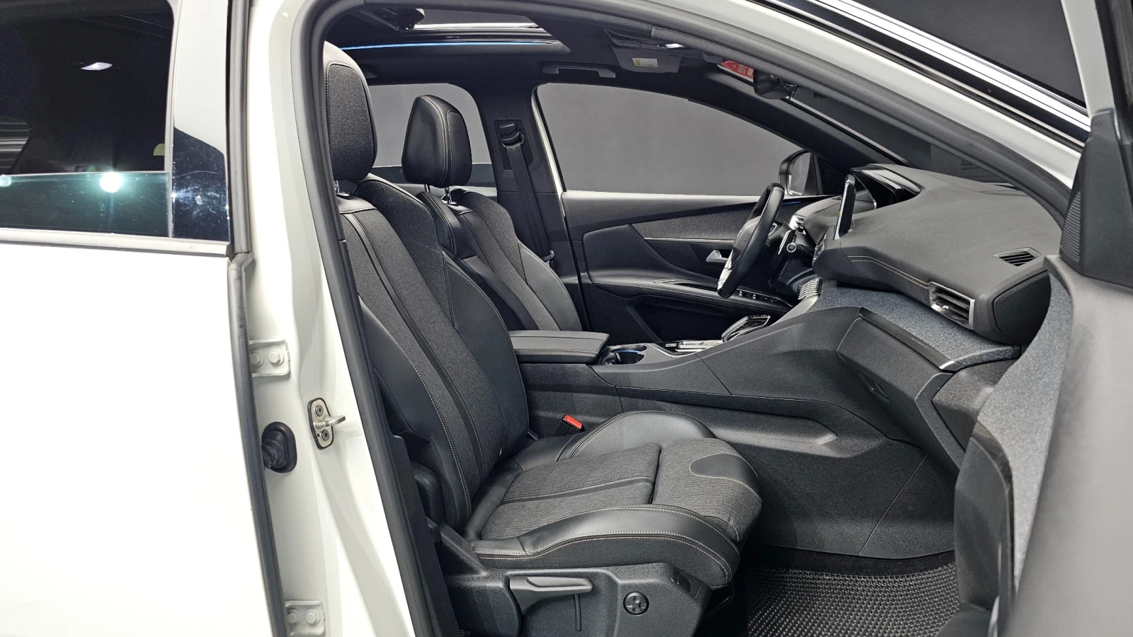 Peugeot 3008 1.5 BlueHDi GT Line, снимка 11 - Автомобили и джипове - 55935057