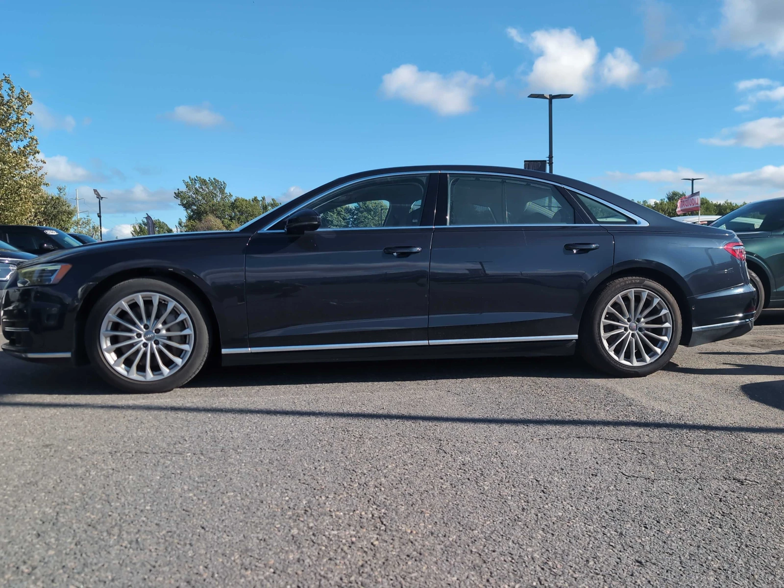 Audi A8 L/CARFAX/ДИСТРОНИК/ОБДУХ/ПОДГРЕВ/ПАНОРАМА/, снимка 3 - Автомобили и джипове - 55906286