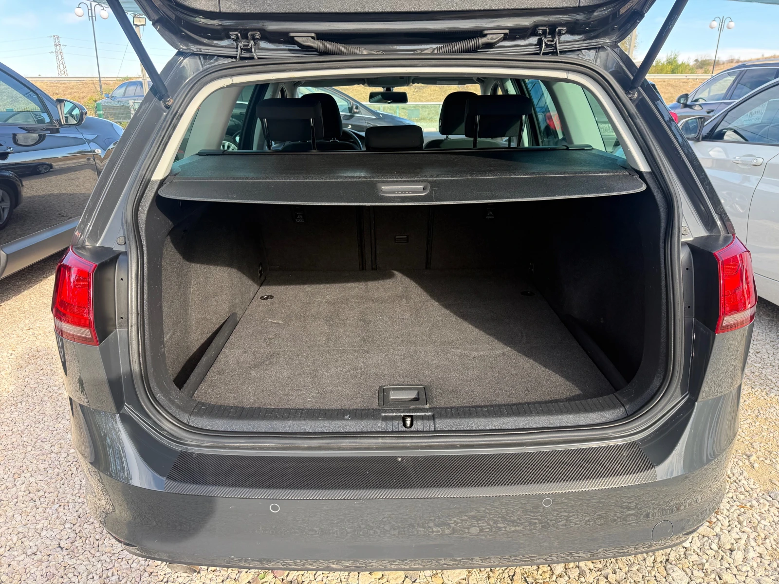 VW Golf 1.6TDi-105КС-НАВИ-ПОДГРЕВ-, снимка 16 - Автомобили и джипове - 56527648