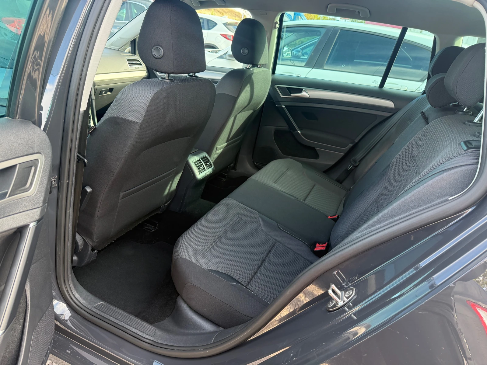 VW Golf 1.6TDi-105КС-НАВИ-ПОДГРЕВ-, снимка 13 - Автомобили и джипове - 56527648