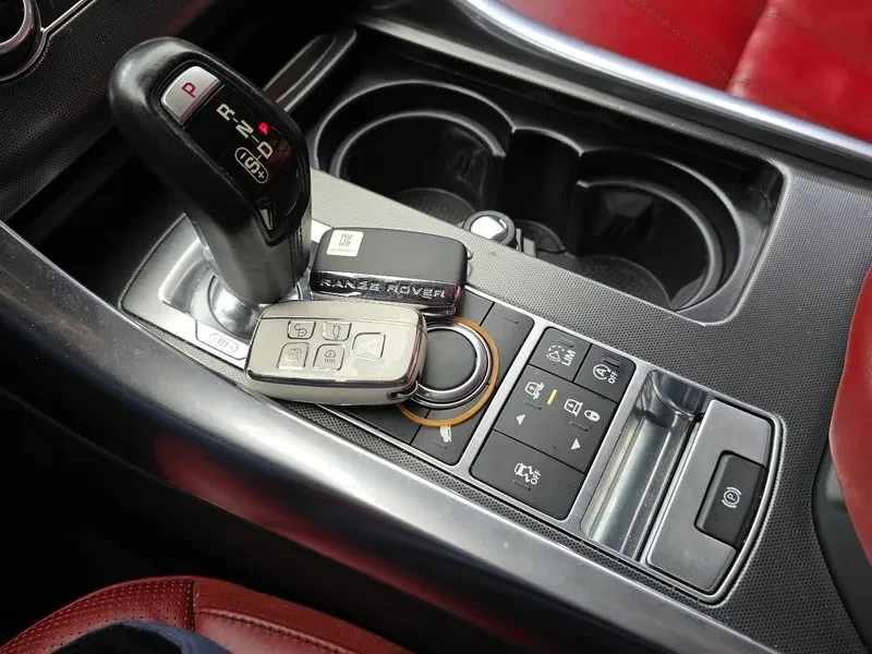 Land Rover Range Rover Sport 3.0, снимка 9 - Автомобили и джипове - 54500098