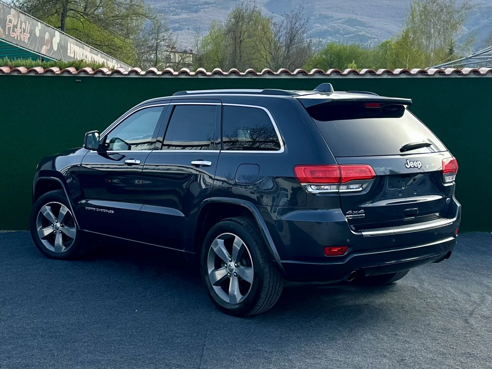 Jeep Grand cherokee Overland* Обдухване* Панорама* KeyLess* ЛИЗИ - изображение 5