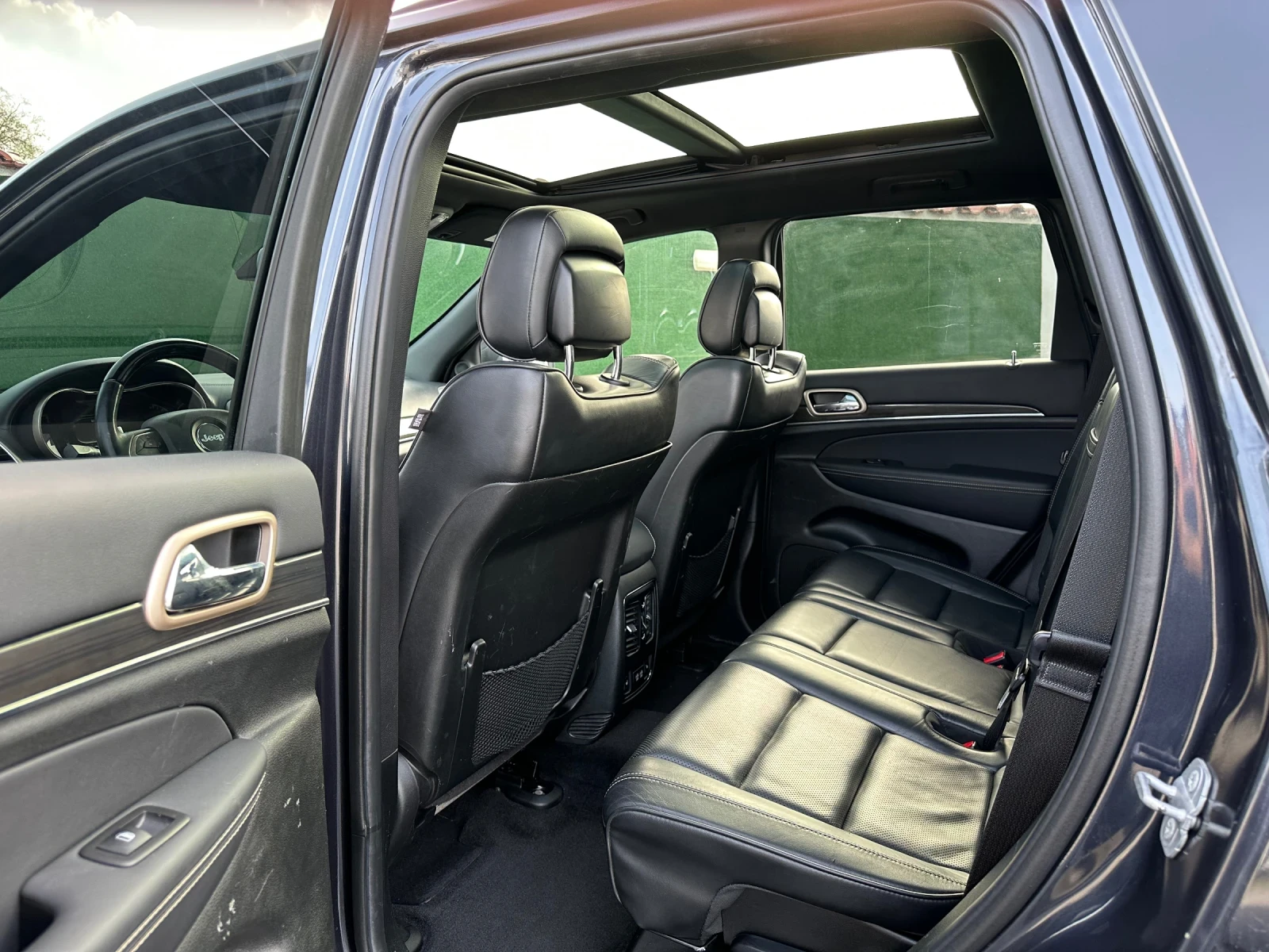 Jeep Grand cherokee Overland* Обдухване* Панорама* KeyLess* ЛИЗИ - изображение 8