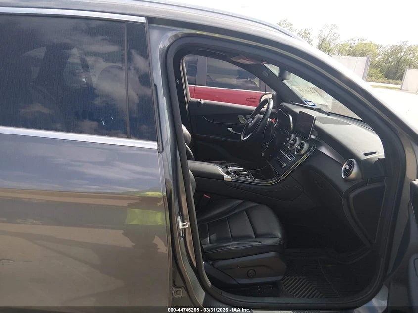 Mercedes-Benz GLC 300 2.0l, снимка 5 - Автомобили и джипове - 54354155