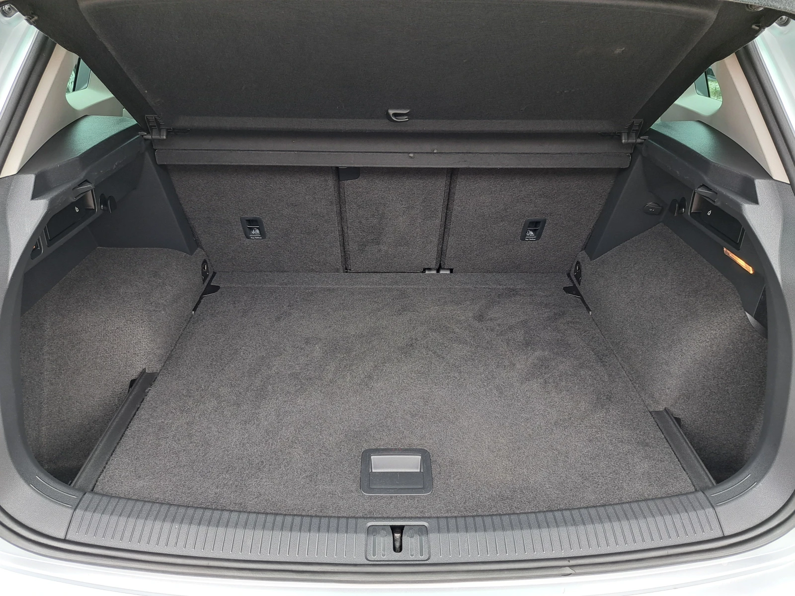 VW Tiguan 2.0TDI* DSG* КЛИМА* NAVI* LED* КАМЕРА 360*        , снимка 9 - Автомобили и джипове - 55851838