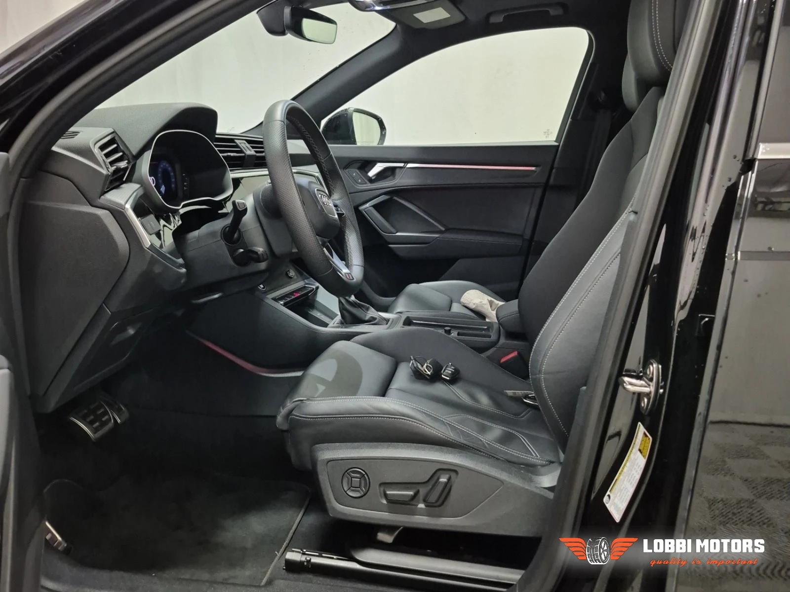 Audi Q3, снимка 5 - Автомобили и джипове - 55928431