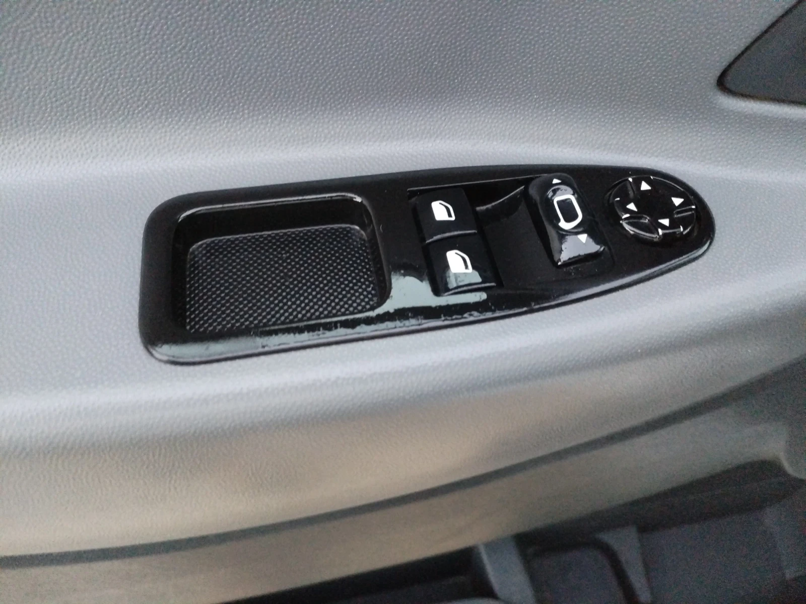 Peugeot Expert 1.6 HDI 90HP Климатик , снимка 15 - Бусове и автобуси - 56121932