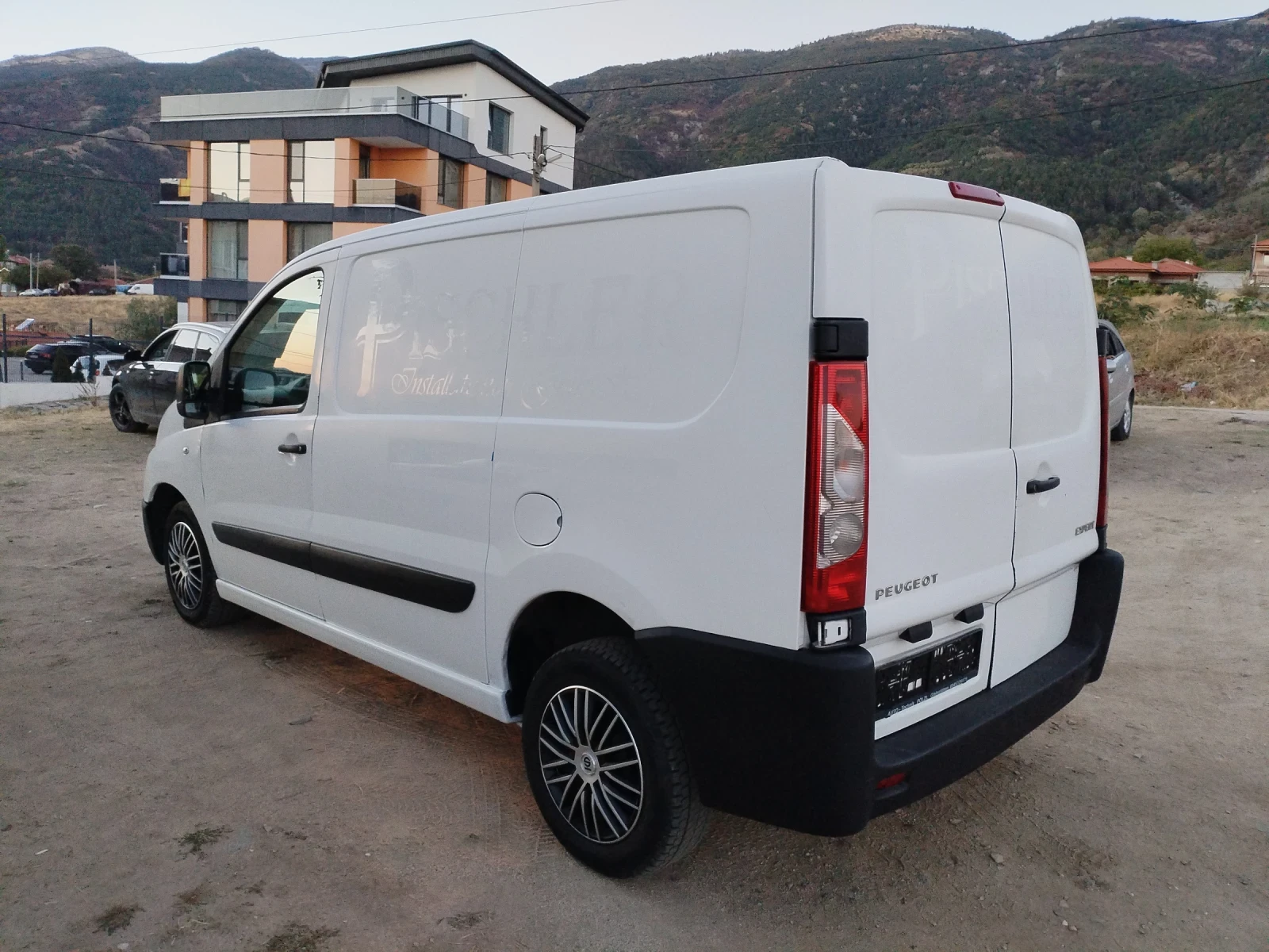 Peugeot Expert 1.6 HDI 90HP Климатик , снимка 6 - Бусове и автобуси - 56121932