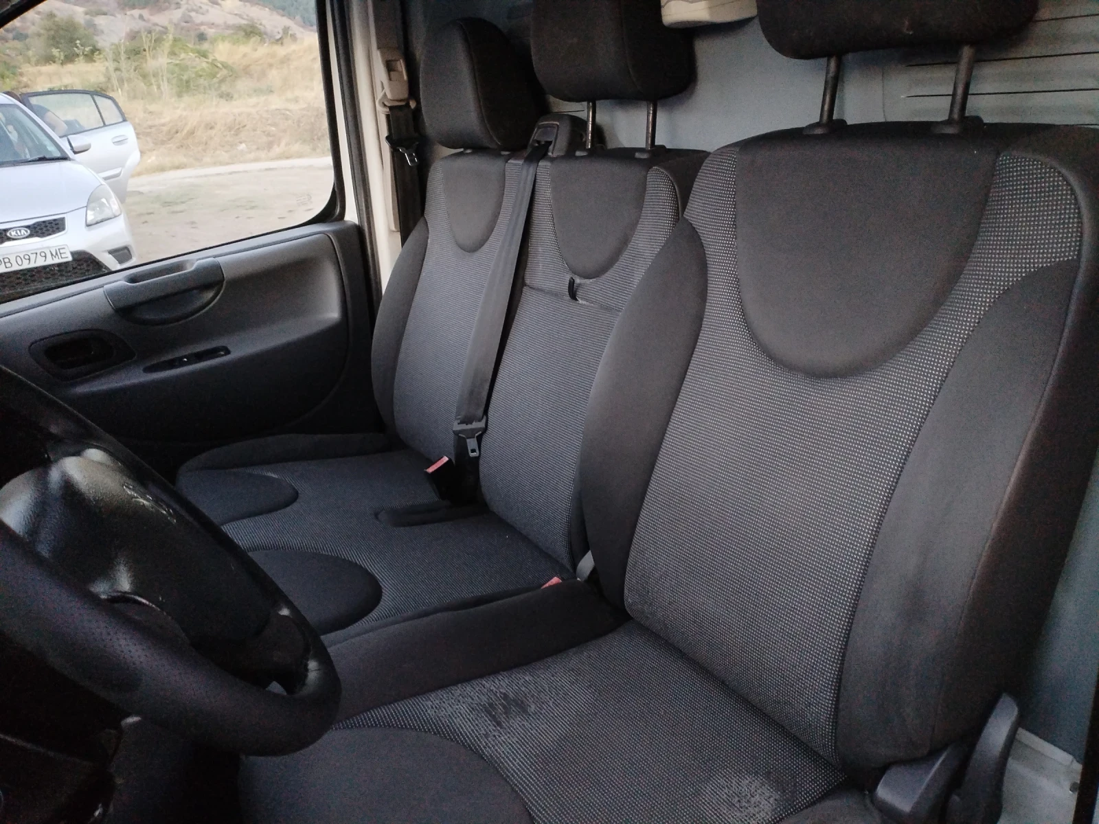 Peugeot Expert 1.6 HDI 90HP Климатик , снимка 13 - Бусове и автобуси - 56121932