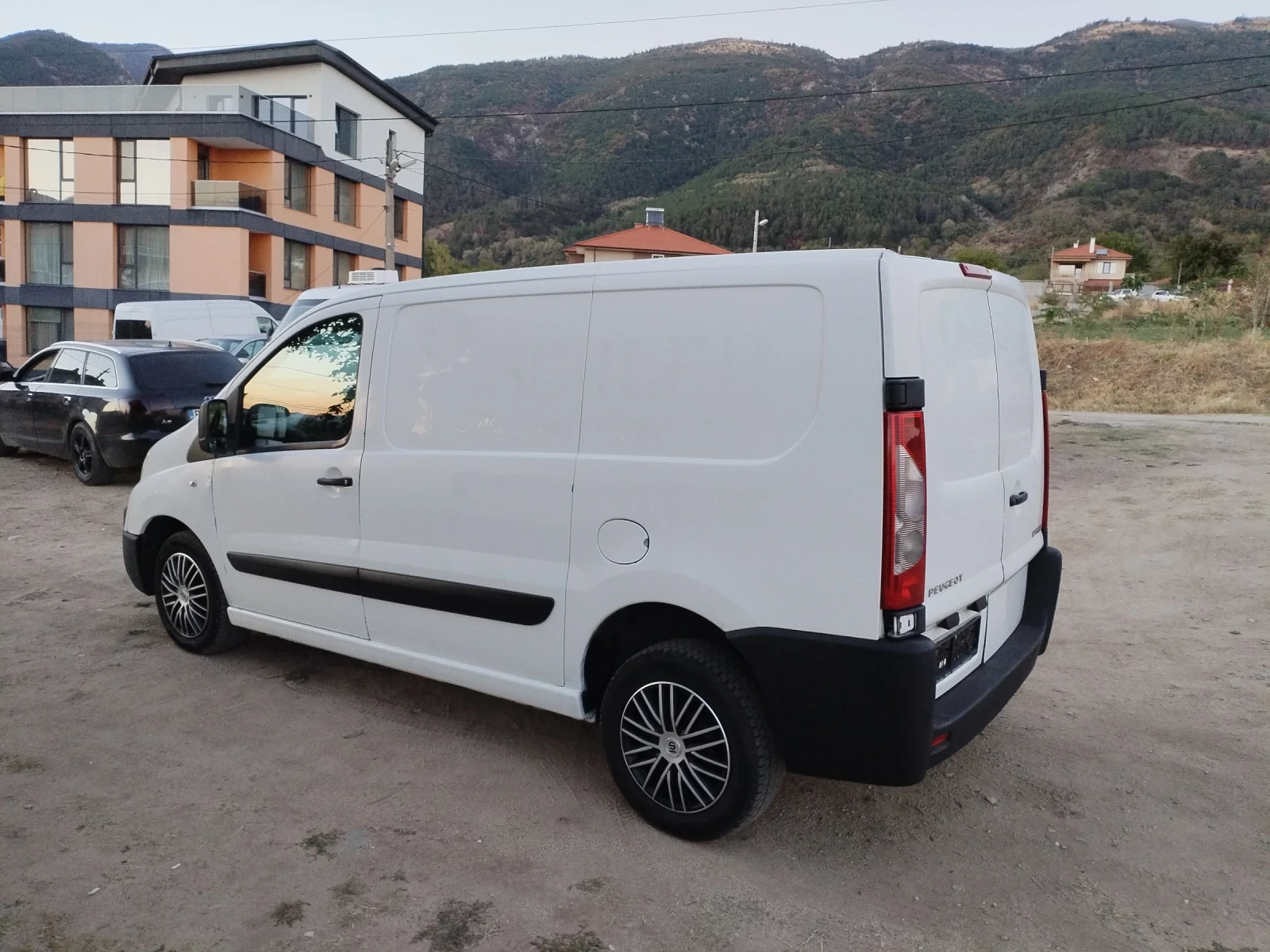 Peugeot Expert 1.6 HDI 90HP Климатик , снимка 8 - Бусове и автобуси - 56121932