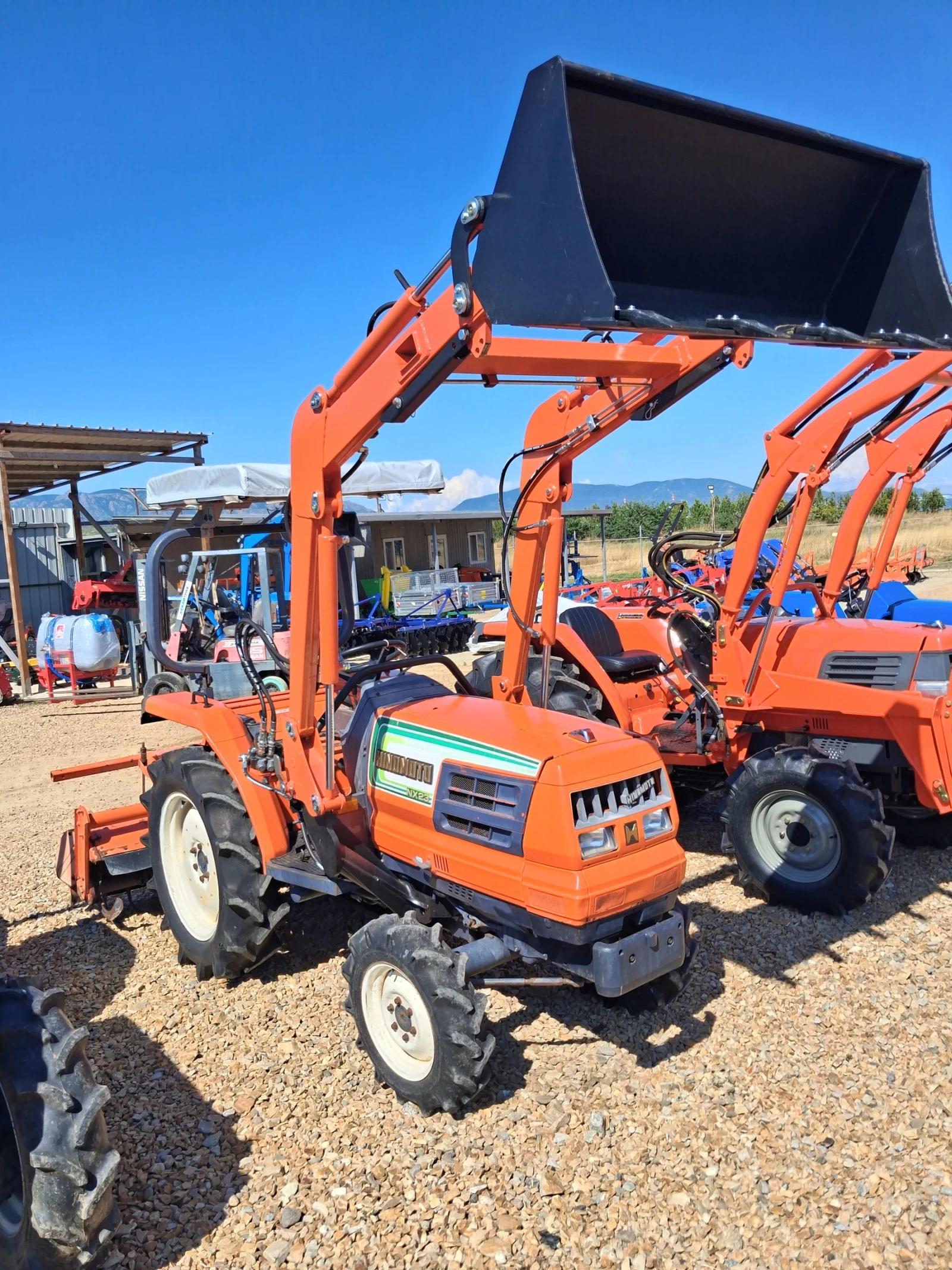 Трактор Kubota Скайтрак , снимка 2 - Селскостопанска техника - 55368475