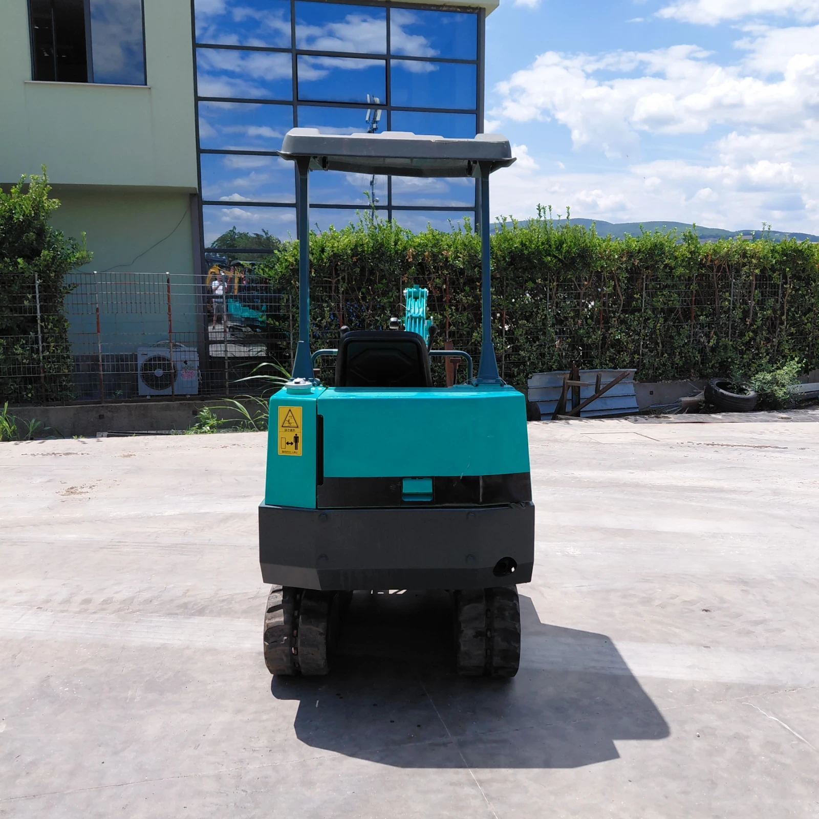 Багер Yanmar YB10-3 * 1.5 ТОНА * 1000 МОТОЧАСА * , снимка 4 - Индустриална техника - 54162309