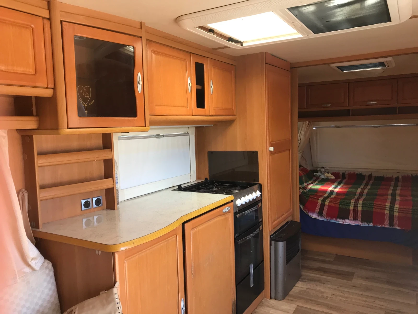 Каравана Tabbert Comtesse, снимка 5 - Каравани и кемпери - 54162393