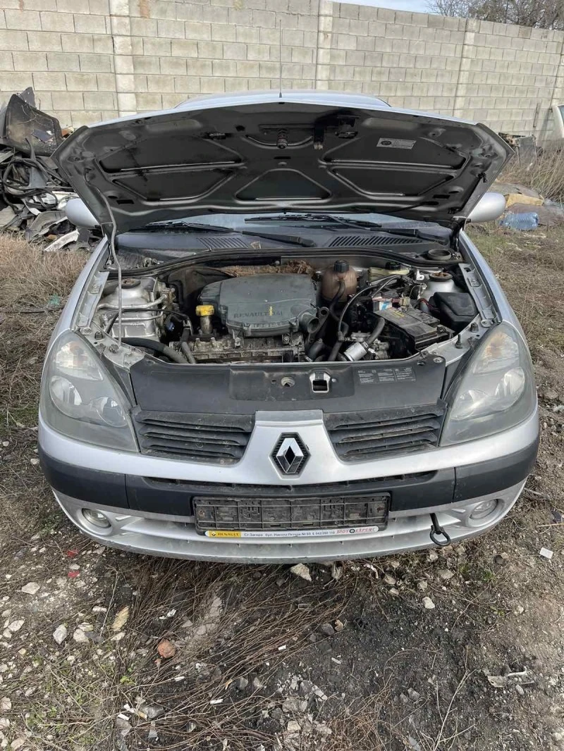 Renault Clio 1.4B, снимка 5 - Автомобили и джипове - 44255373