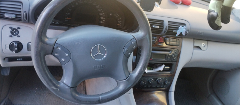 Mercedes-Benz C 220, снимка 3 - Автомобили и джипове - 46355926