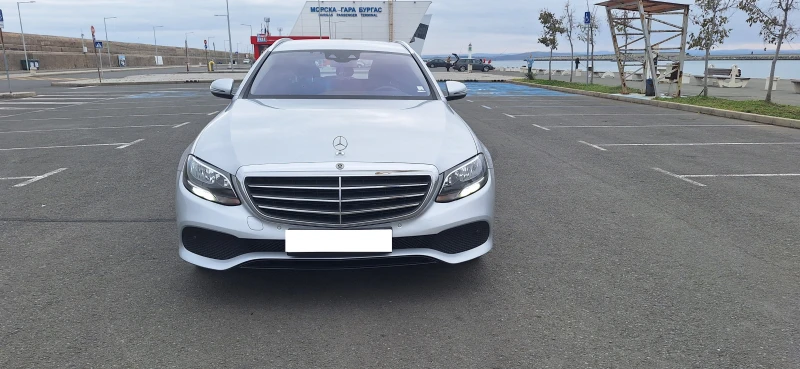 Mercedes-Benz E 220, снимка 2 - Автомобили и джипове - 48128303