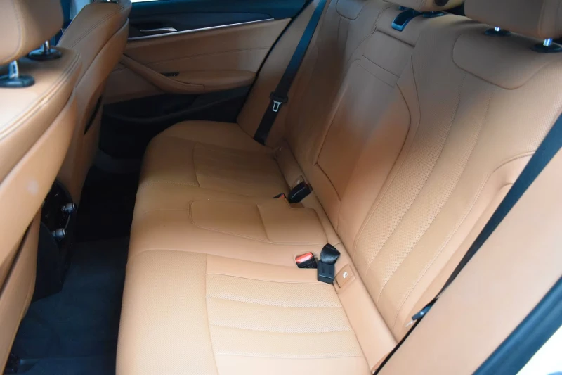 BMW 530 LED/286HP/CAM/DIGITAL/ADAP.LED/729v, снимка 9 - Автомобили и джипове - 51919852