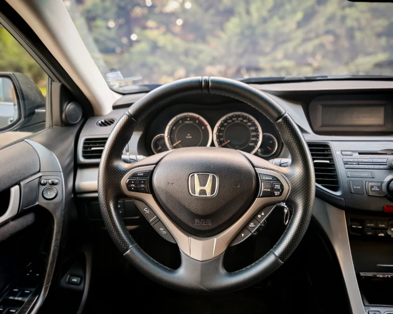 Honda Accord 2.2 I-DTEC, снимка 12 - Автомобили и джипове - 52262578