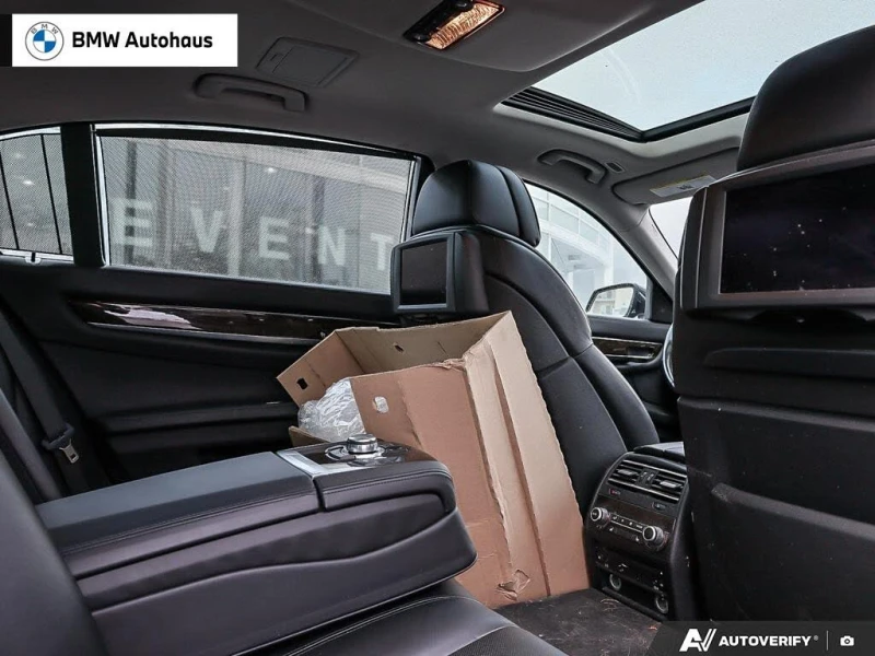 BMW 750 750Li* xDrive* Автокредит* (Цена до БГ), снимка 12 - Автомобили и джипове - 53434528