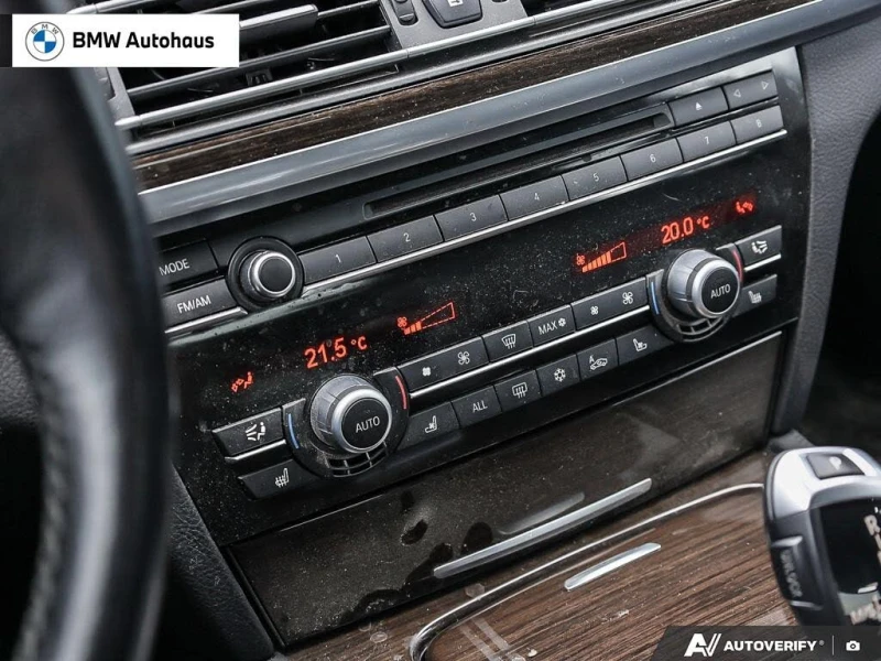 BMW 750 750Li* xDrive* Автокредит* (Цена до БГ), снимка 10 - Автомобили и джипове - 53434528