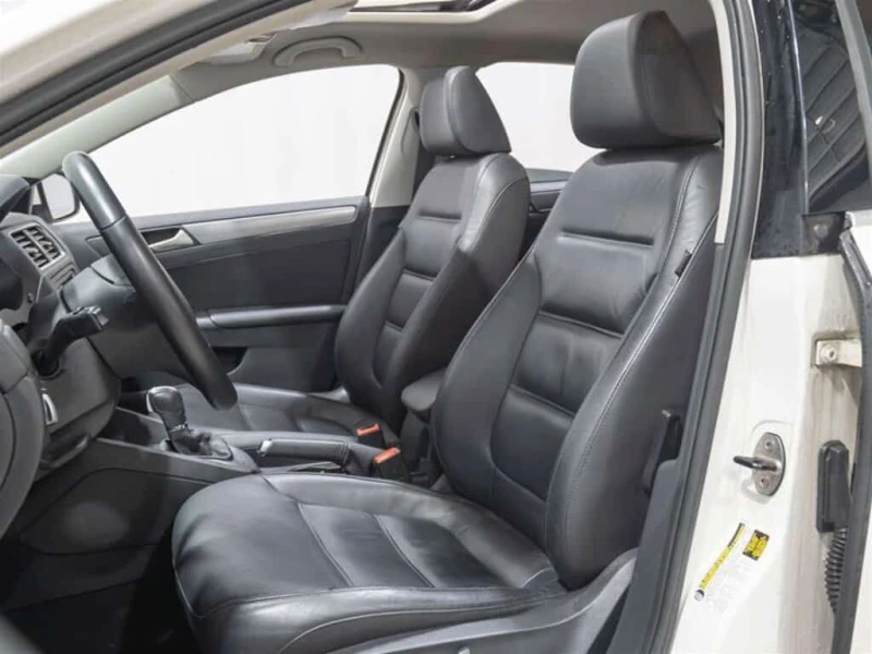 VW Jetta * Highline 2.0 TDI 6sp DSG at Tip Backup Camer * C, снимка 9 - Автомобили и джипове - 53529048