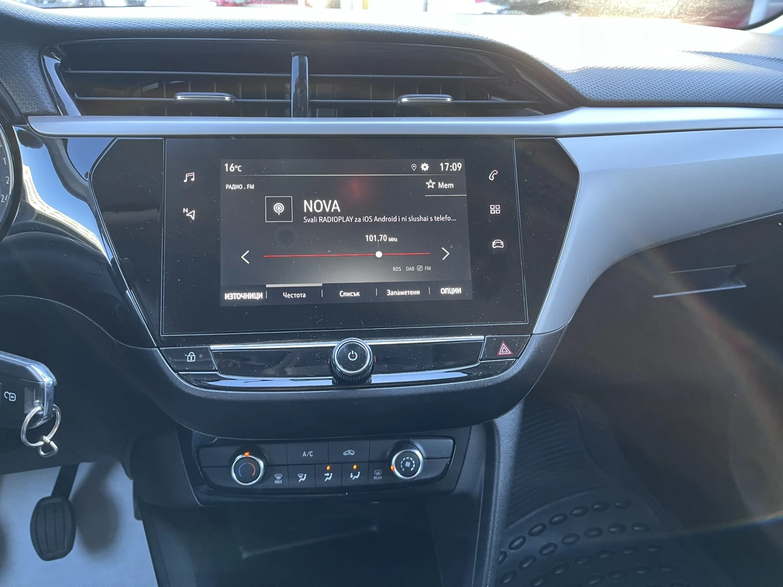 Opel Corsa Edition 100 к.с , снимка 10 - Автомобили и джипове - 54138406