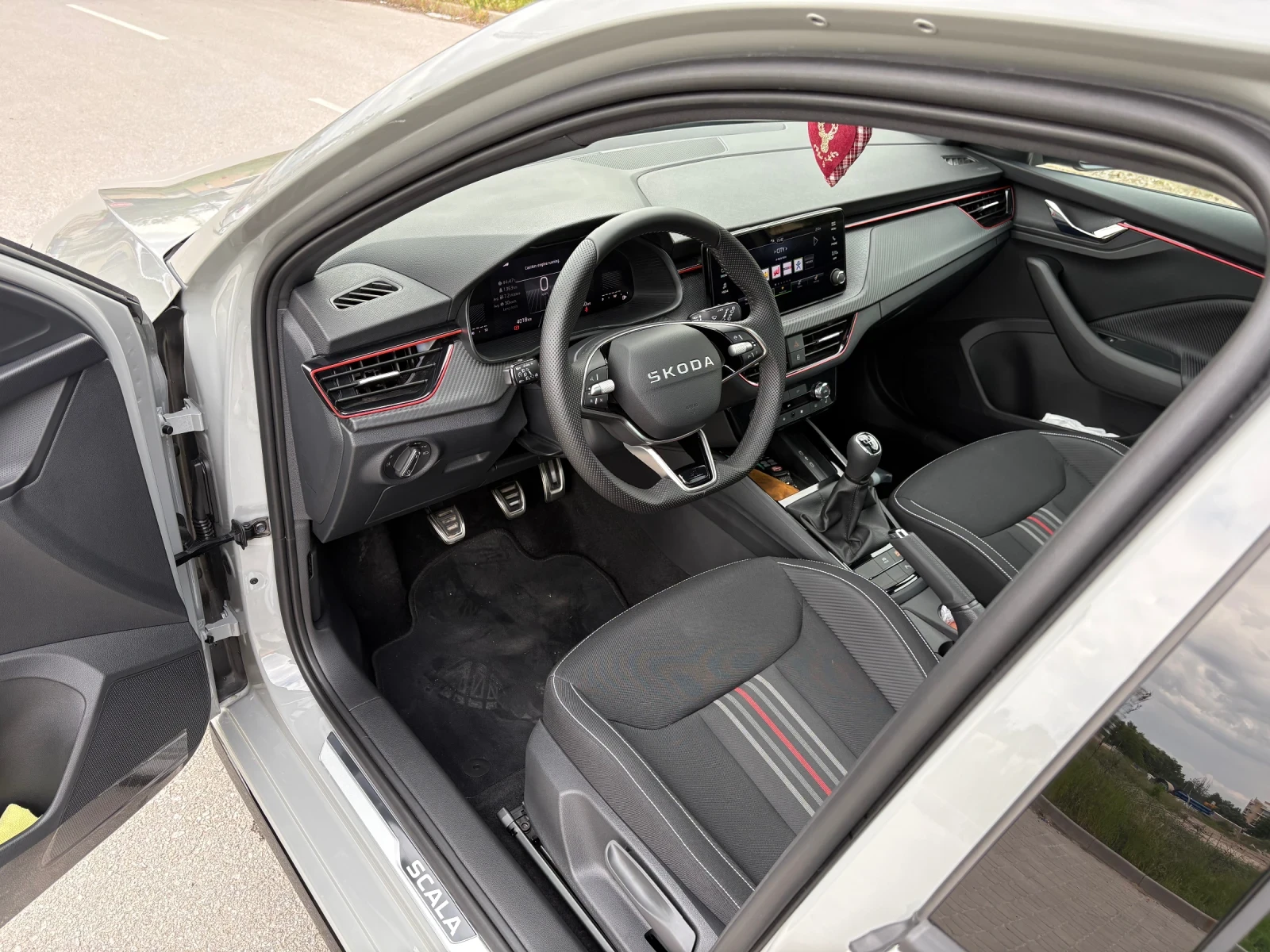 Skoda Scala Monte Carlo Plus 1.5TSI 6MT, снимка 9 - Автомобили и джипове - 54321500