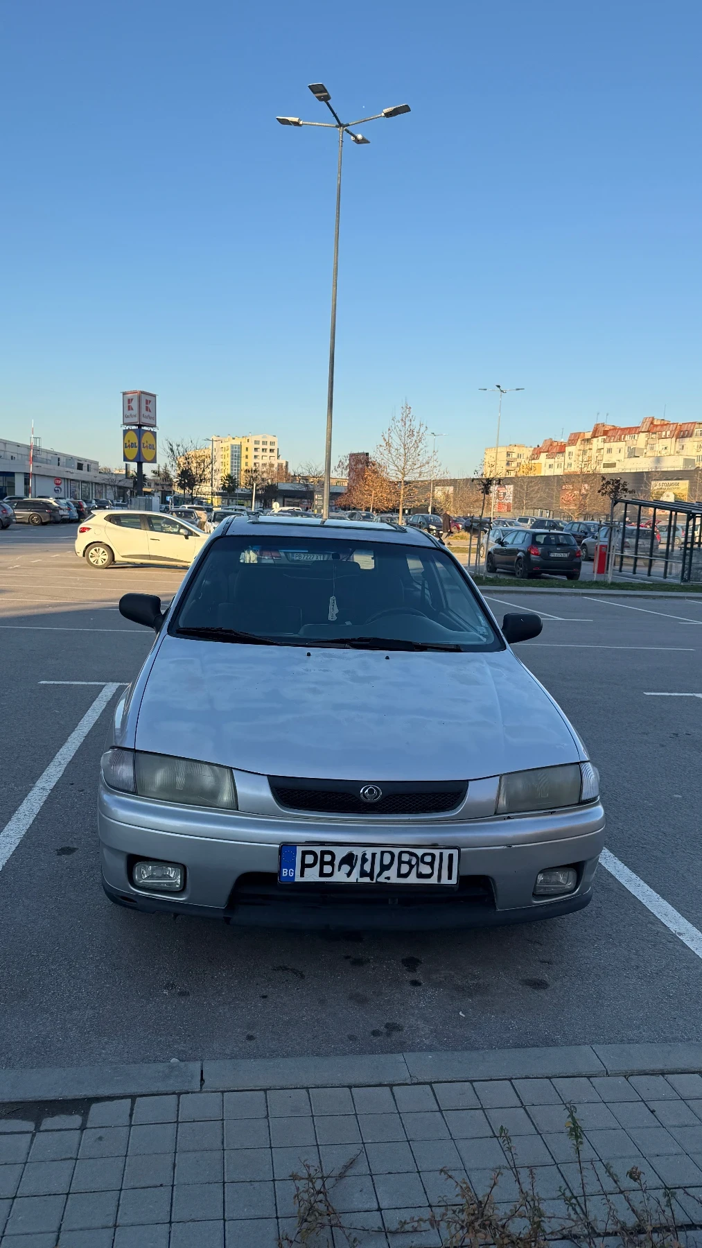 Mazda 323, снимка 3 - Автомобили и джипове - 54411193