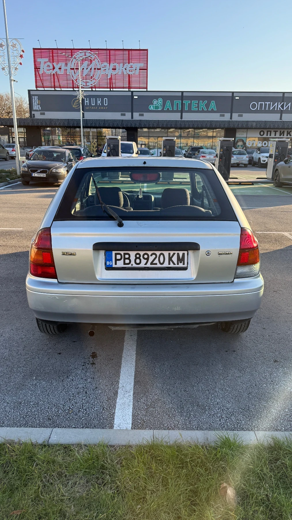 Mazda 323, снимка 6 - Автомобили и джипове - 54411193