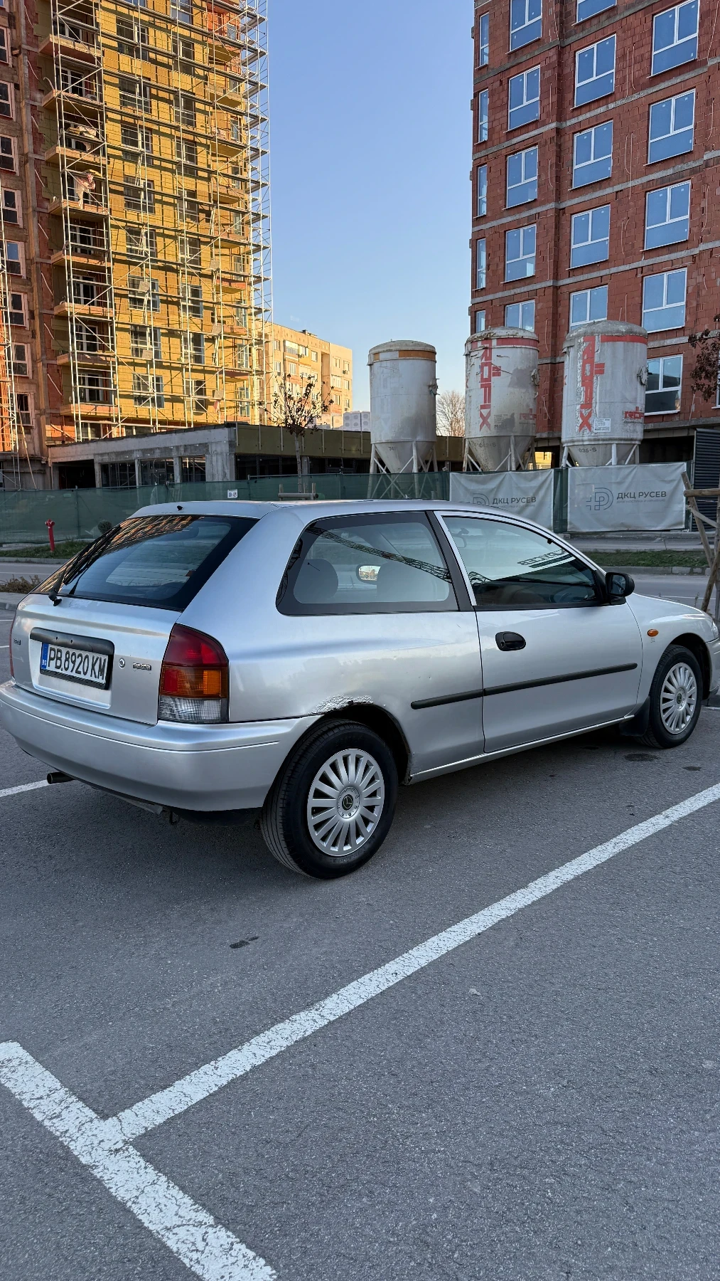 Mazda 323, снимка 4 - Автомобили и джипове - 54411193