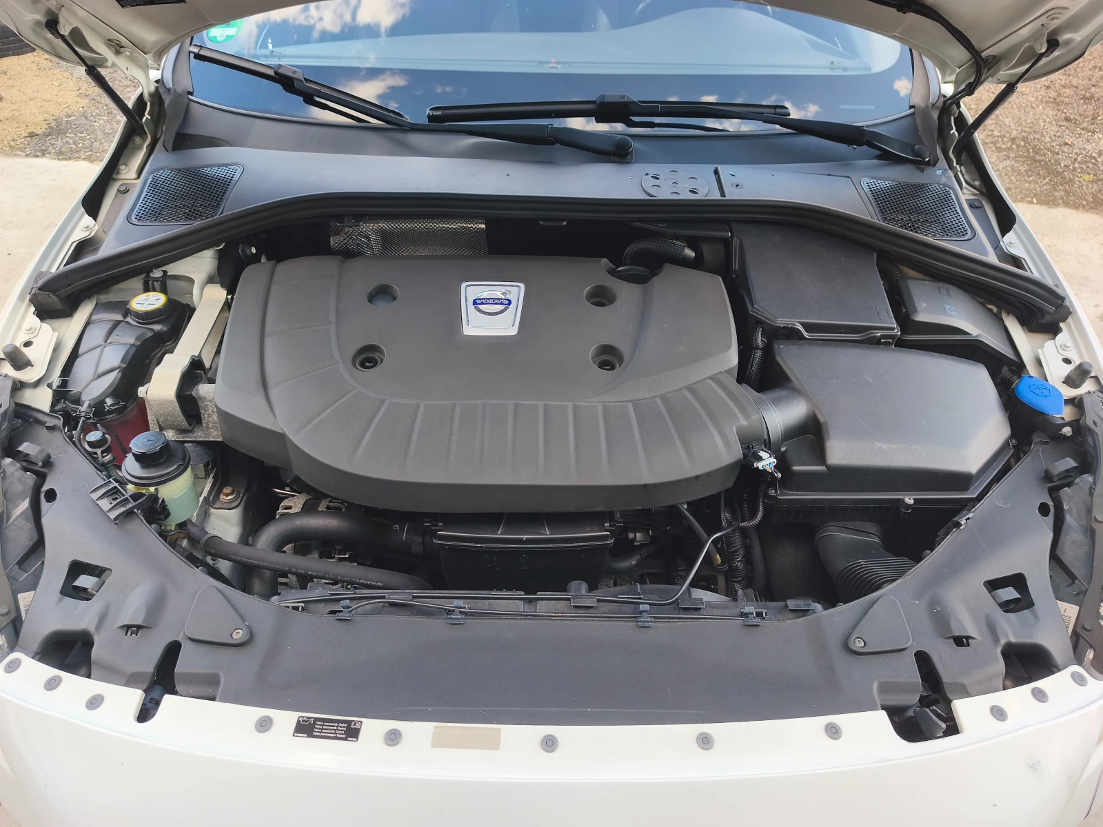 Volvo V60 D4 240к.с 4X4 AWD Automat, снимка 16 - Автомобили и джипове - 55376276
