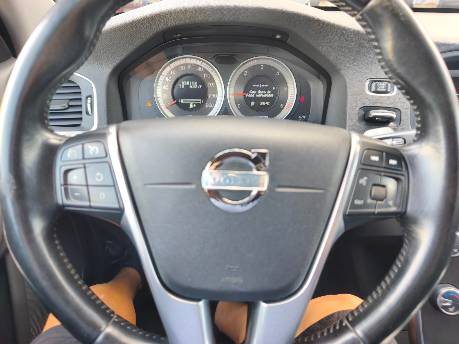 Volvo V60 D4 240к.с 4X4 AWD Automat, снимка 13 - Автомобили и джипове - 55376276